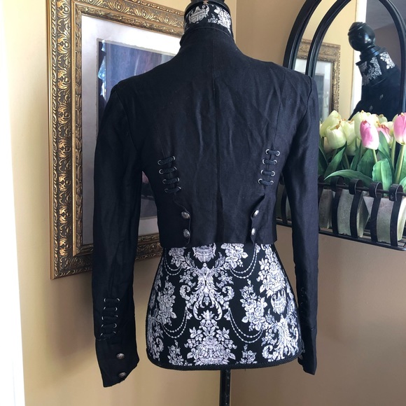 Urban Behavior | S - Picture 4 of 4